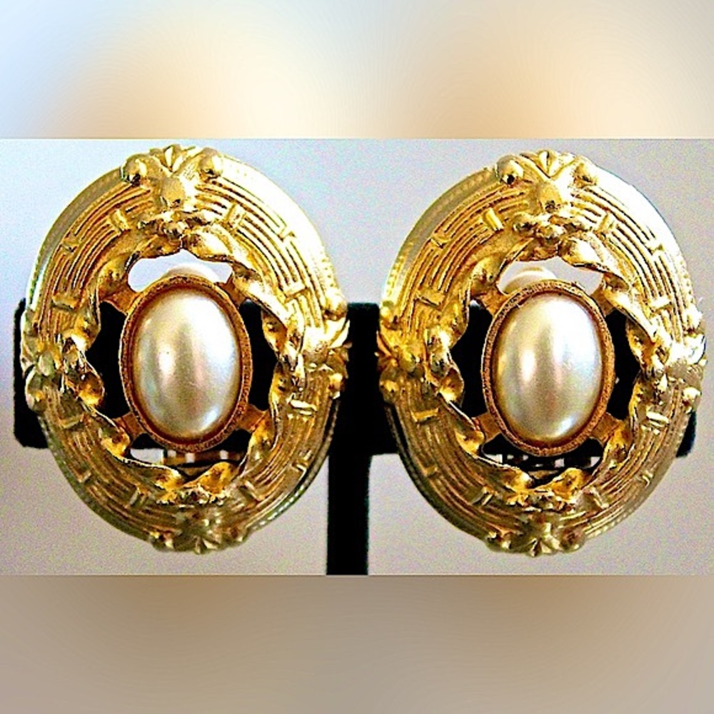 ACCESSORCRAFT N.Y.C. EARRING GOLD PEARL CLIP ON VINTAGE 1990’s